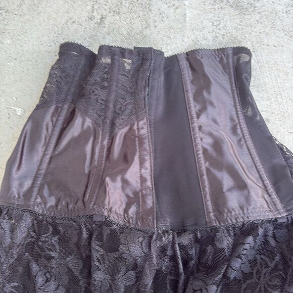 Elegant Black Lace Corset skirt - Picture 3 of 4